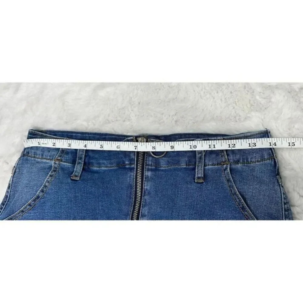 GUESS Women Mid-Rise Zip Front‎ Denim Shorts Size 29